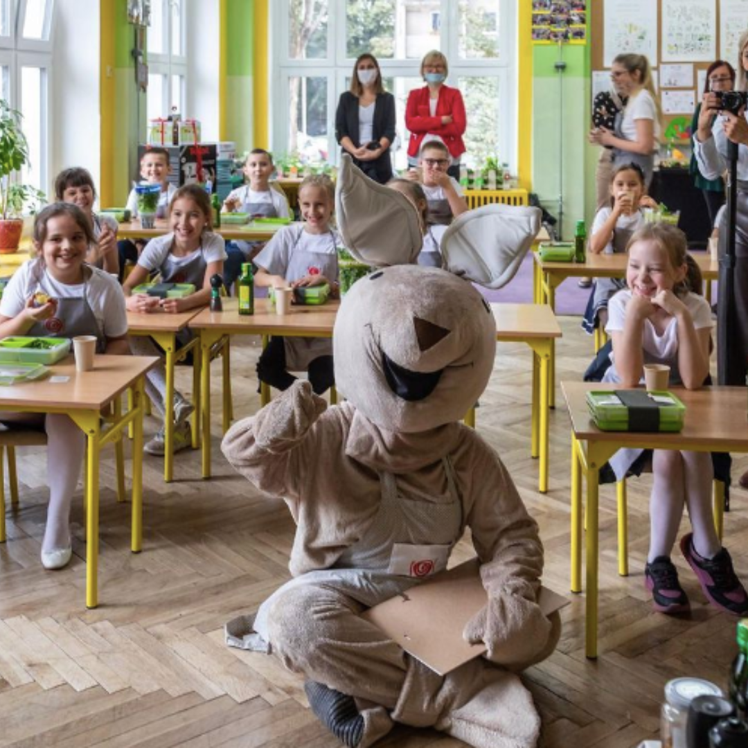 A person dressed as a rabbit increases the motivation of the children.
