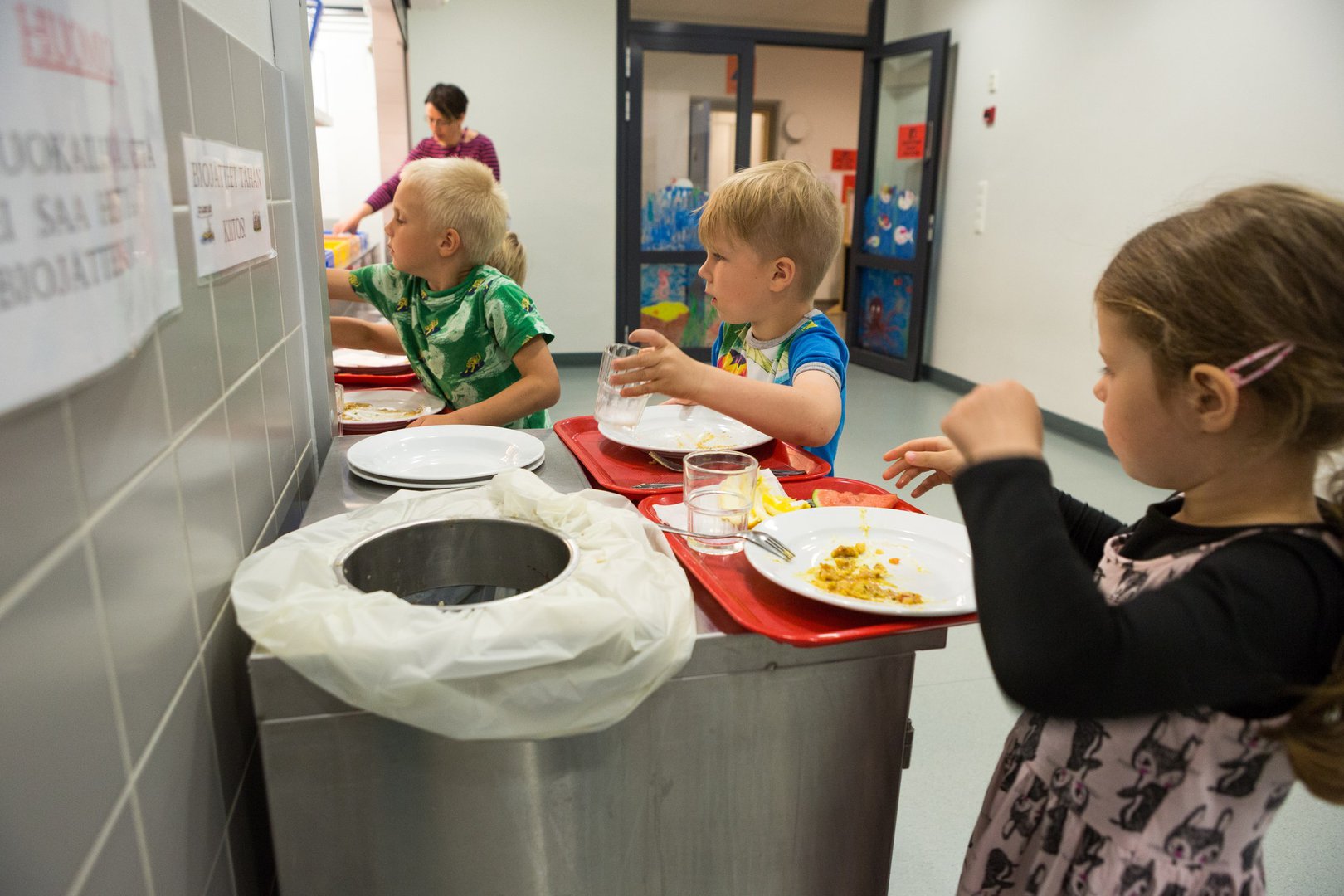 Food waste management during serving 2