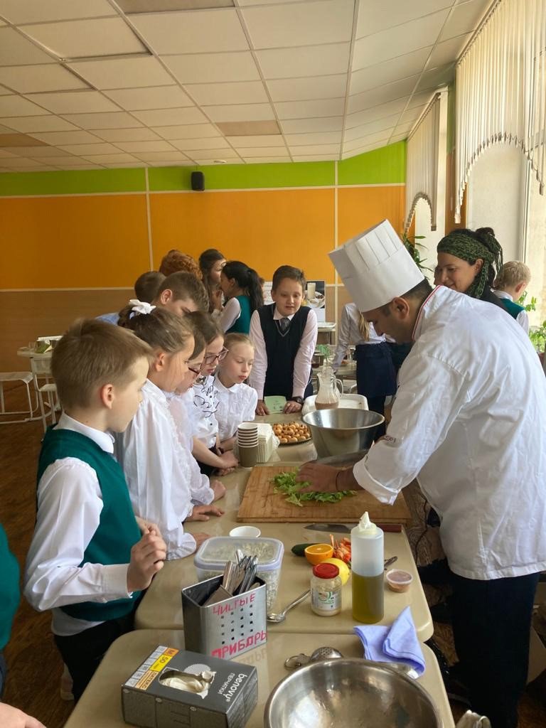 Culinary workshop in a school in St Petersburg