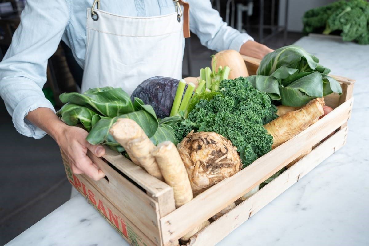 Wodden box with vegetables. Picture by Fredrik Sederholm